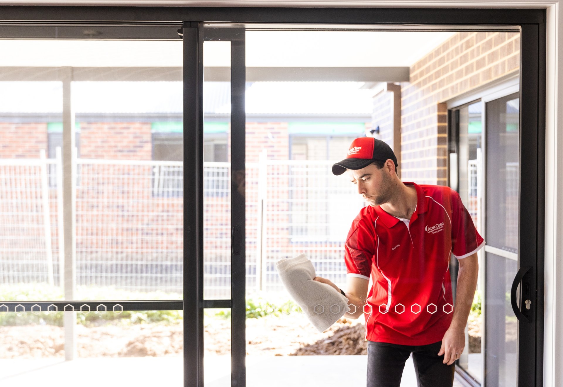 Why Choosing a Local Bendigo Cleaning Service Makes All the Difference 1 Screen Door Window Cleaning